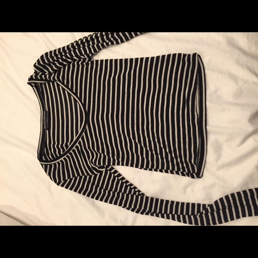Brandy Melville Long Sleeve Crop Top